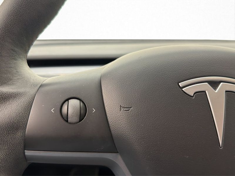 Tesla Model Y bild 26