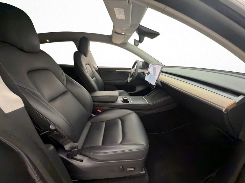 Tesla Model Y bild 23