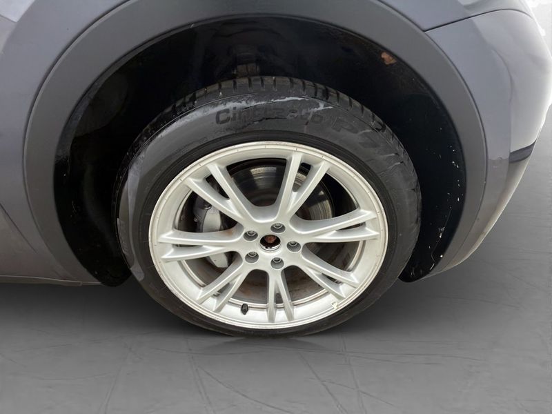 Tesla Model Y bild 32