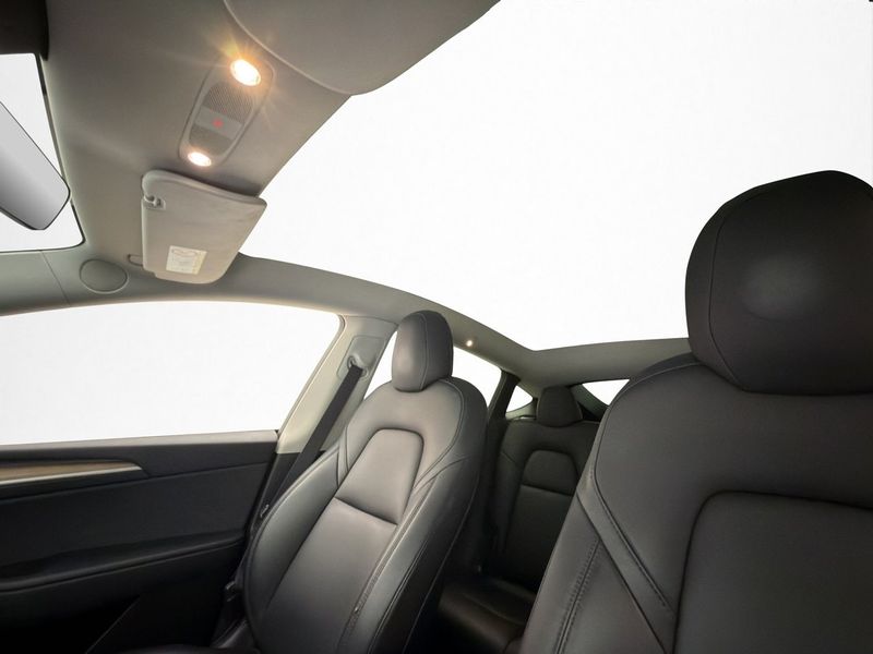 Tesla Model Y bild 11
