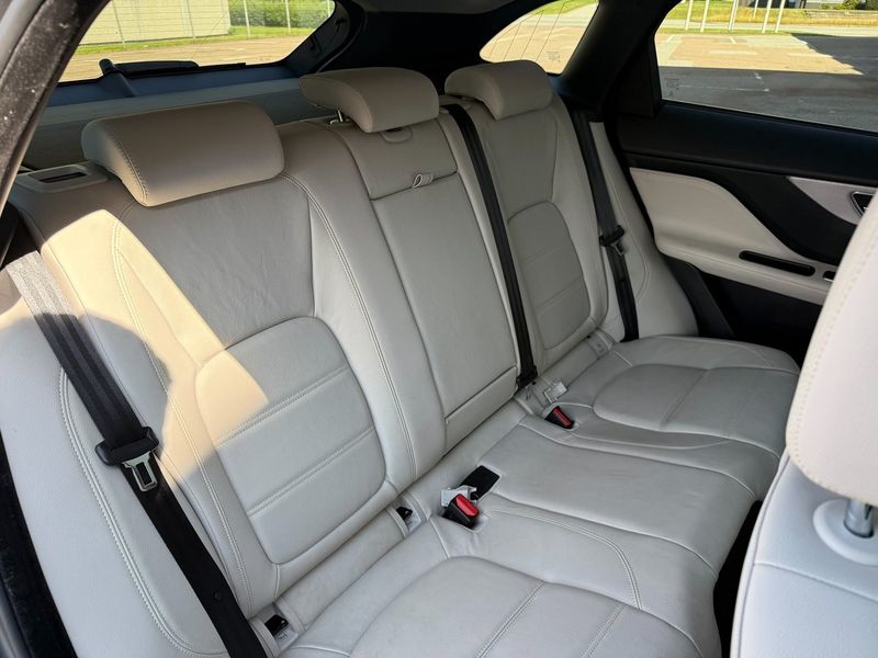 Jaguar F-Pace bild 9