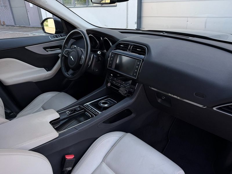 Jaguar F-Pace bild 8