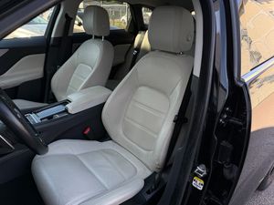 Jaguar F-Pace bild 10
