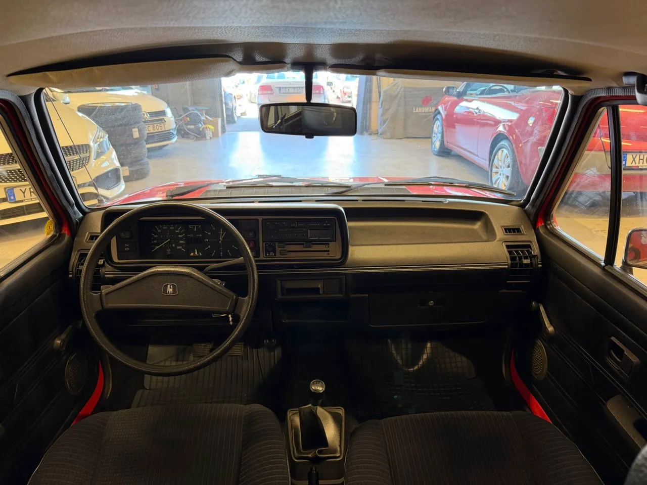 Vehicle image 32
