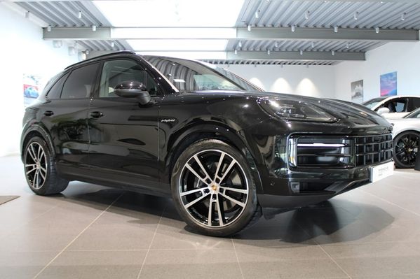 Porsche Cayenne E-Hybrid Moms - 2025