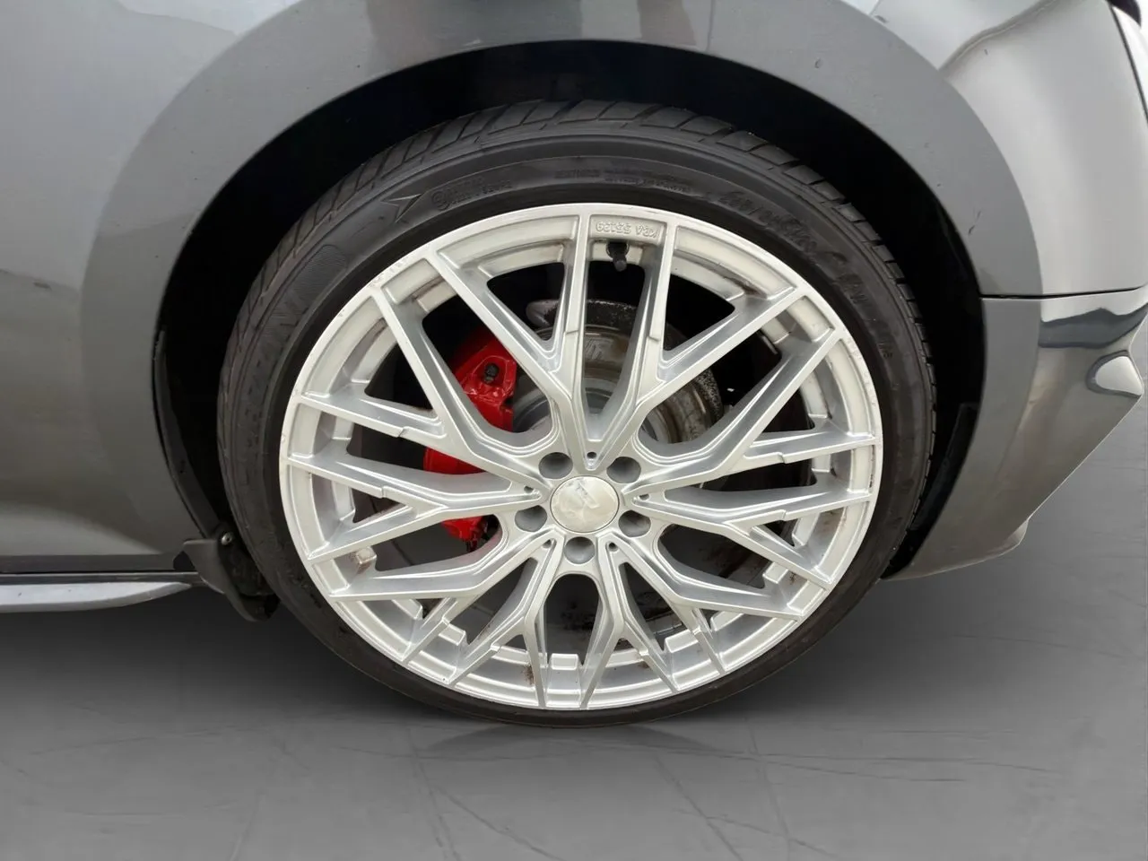 Vehicle image 32