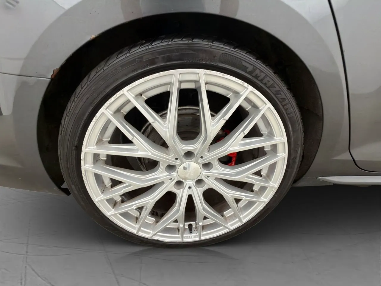 Vehicle image 30