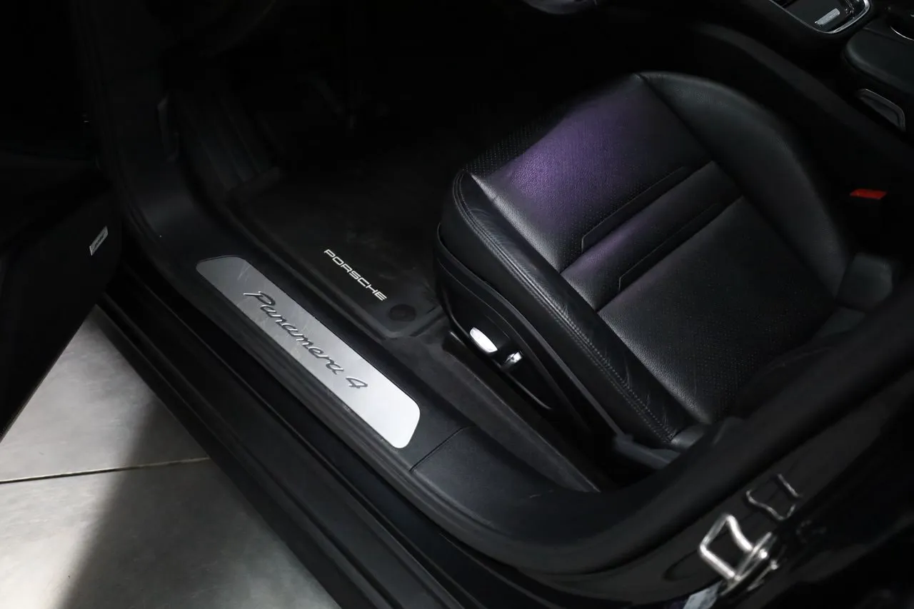Vehicle image 14
