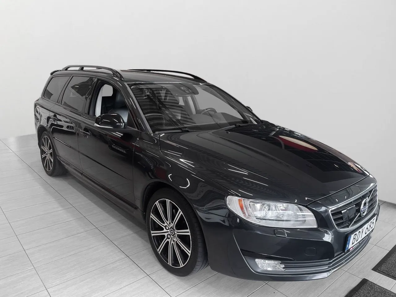 Vehicle image 7