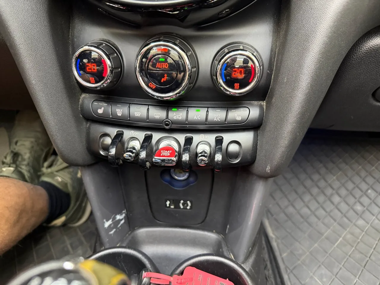 Vehicle image 20