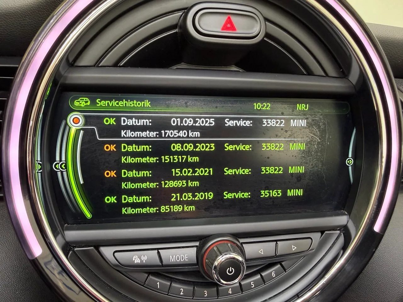 Vehicle image 25