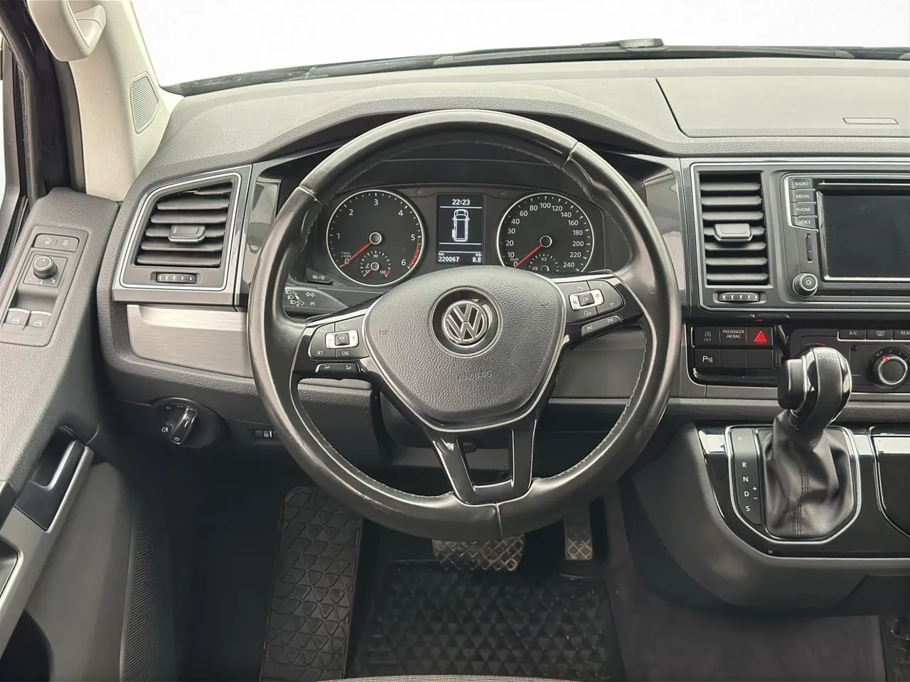 Vehicle image 18