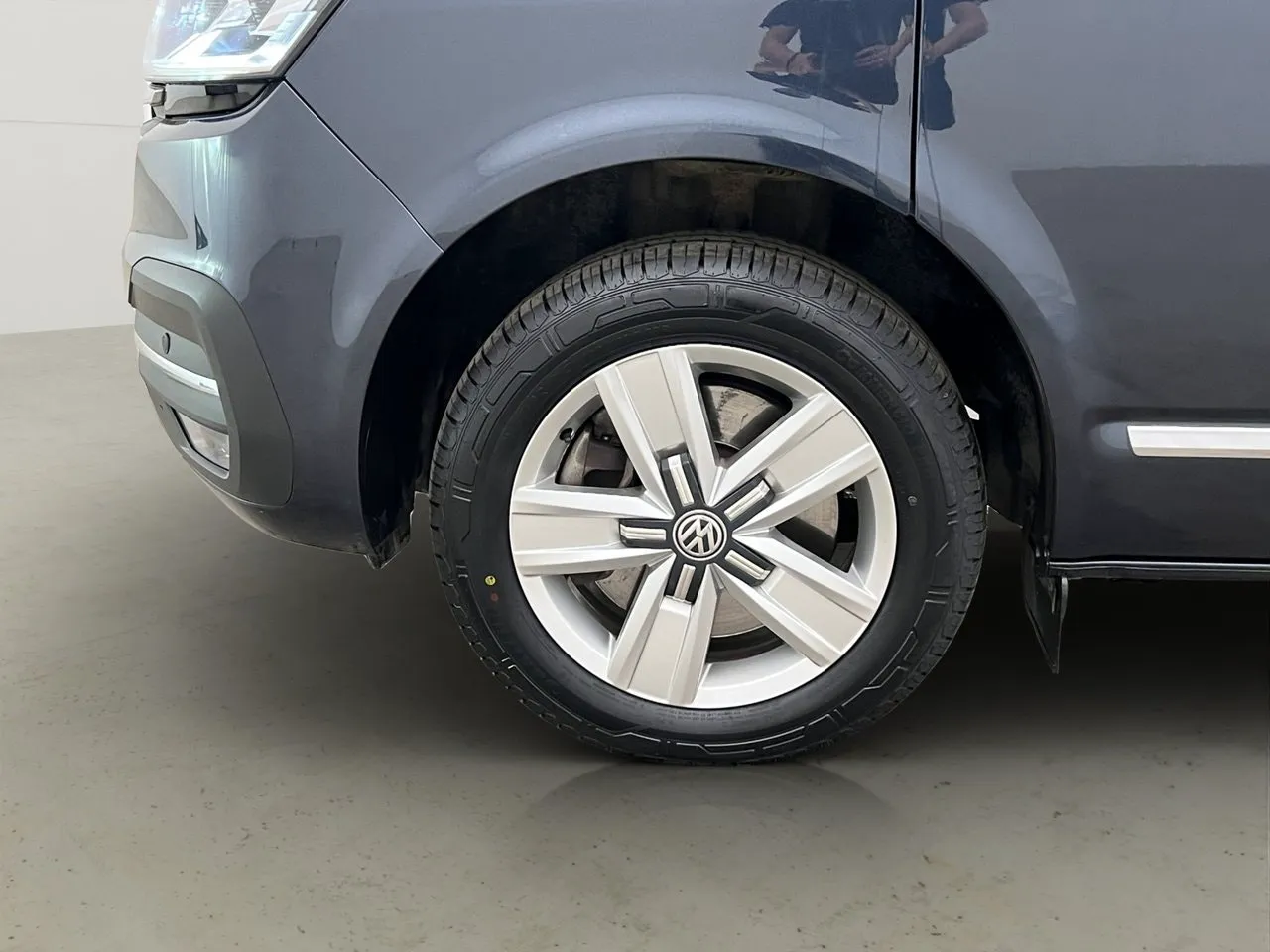 Vehicle image 32