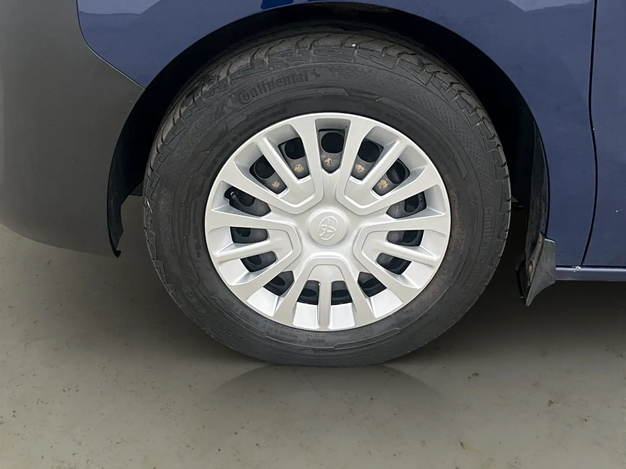 Vehicle image 27