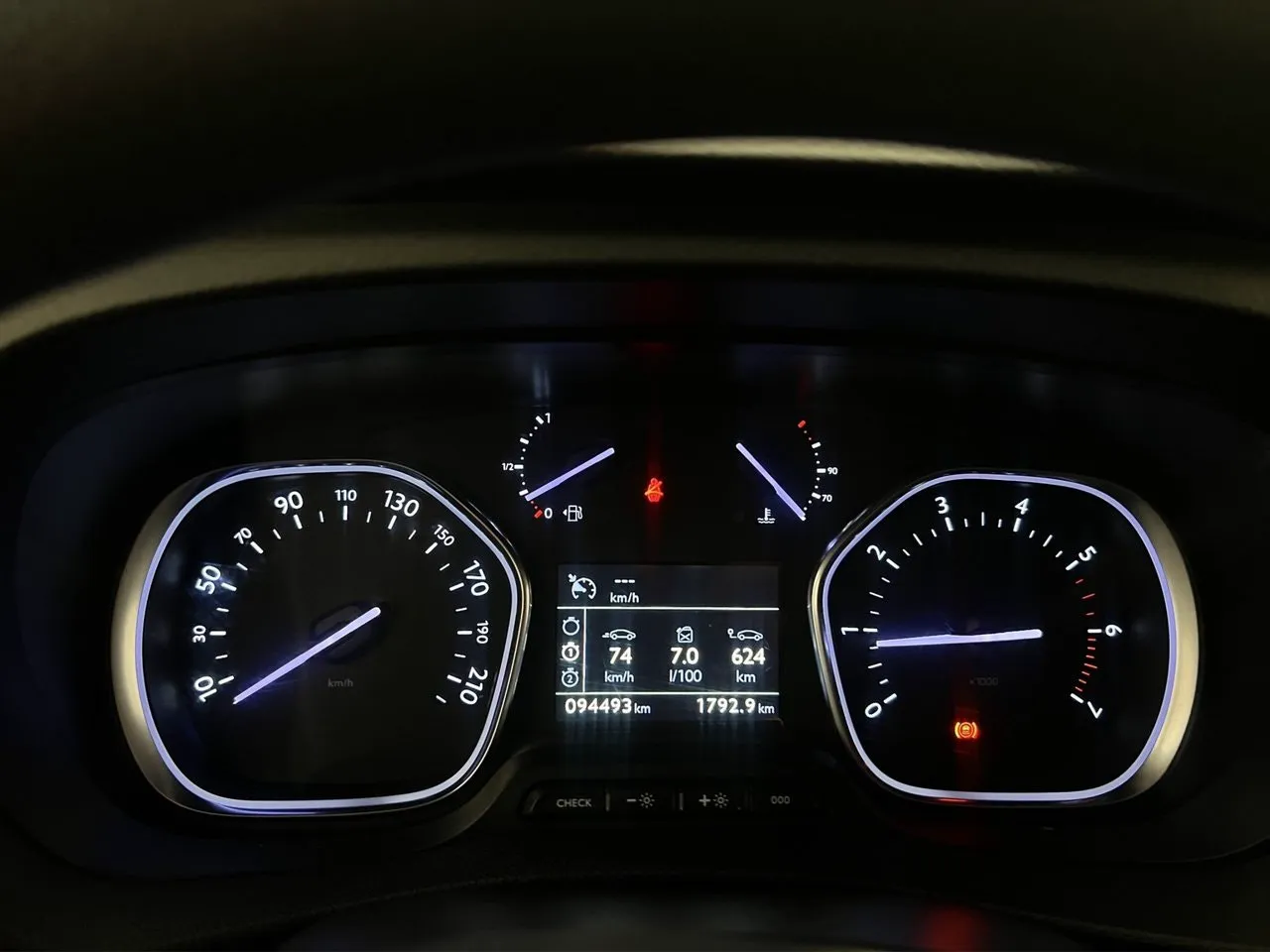 Vehicle image 18