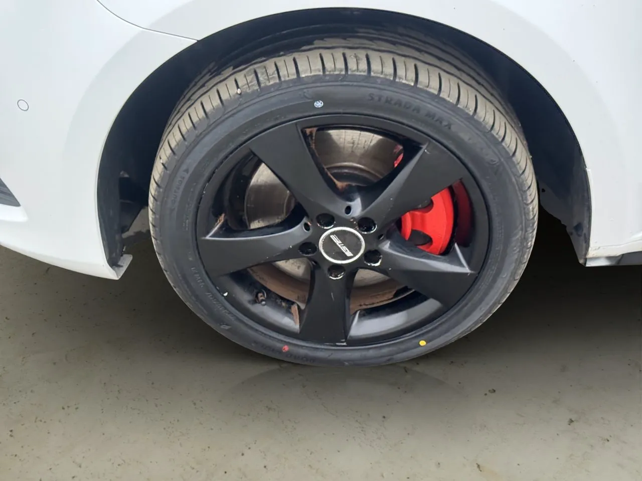 Vehicle image 32