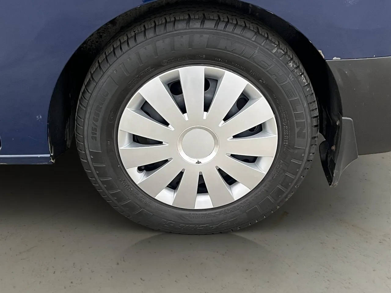 Vehicle image 26