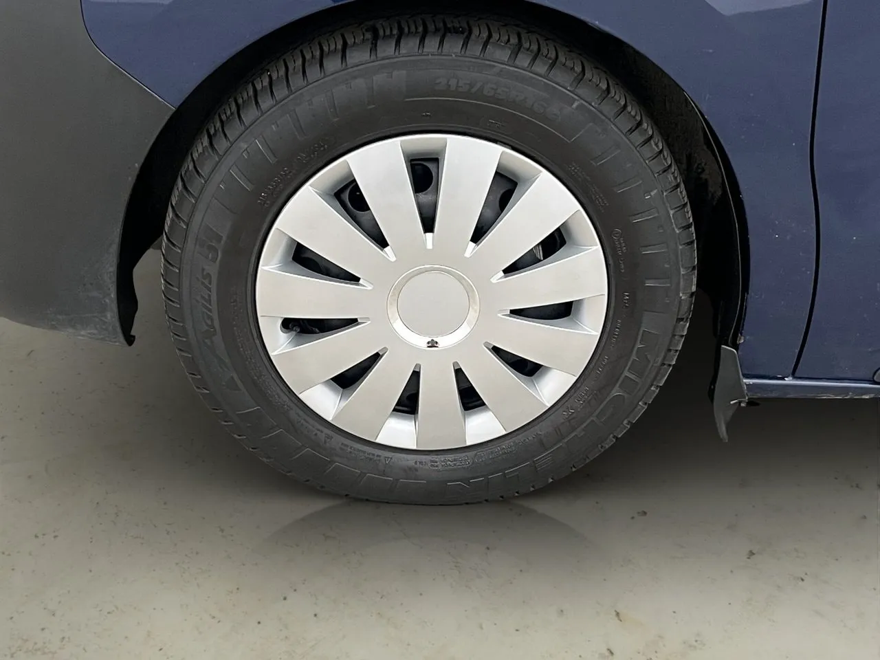 Vehicle image 25