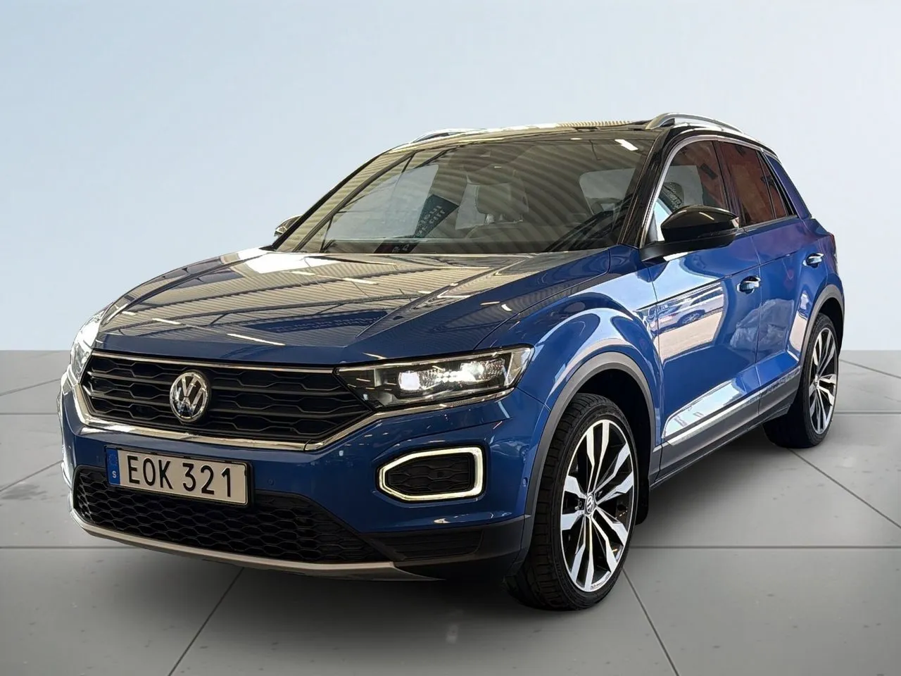 Vehicle image 15