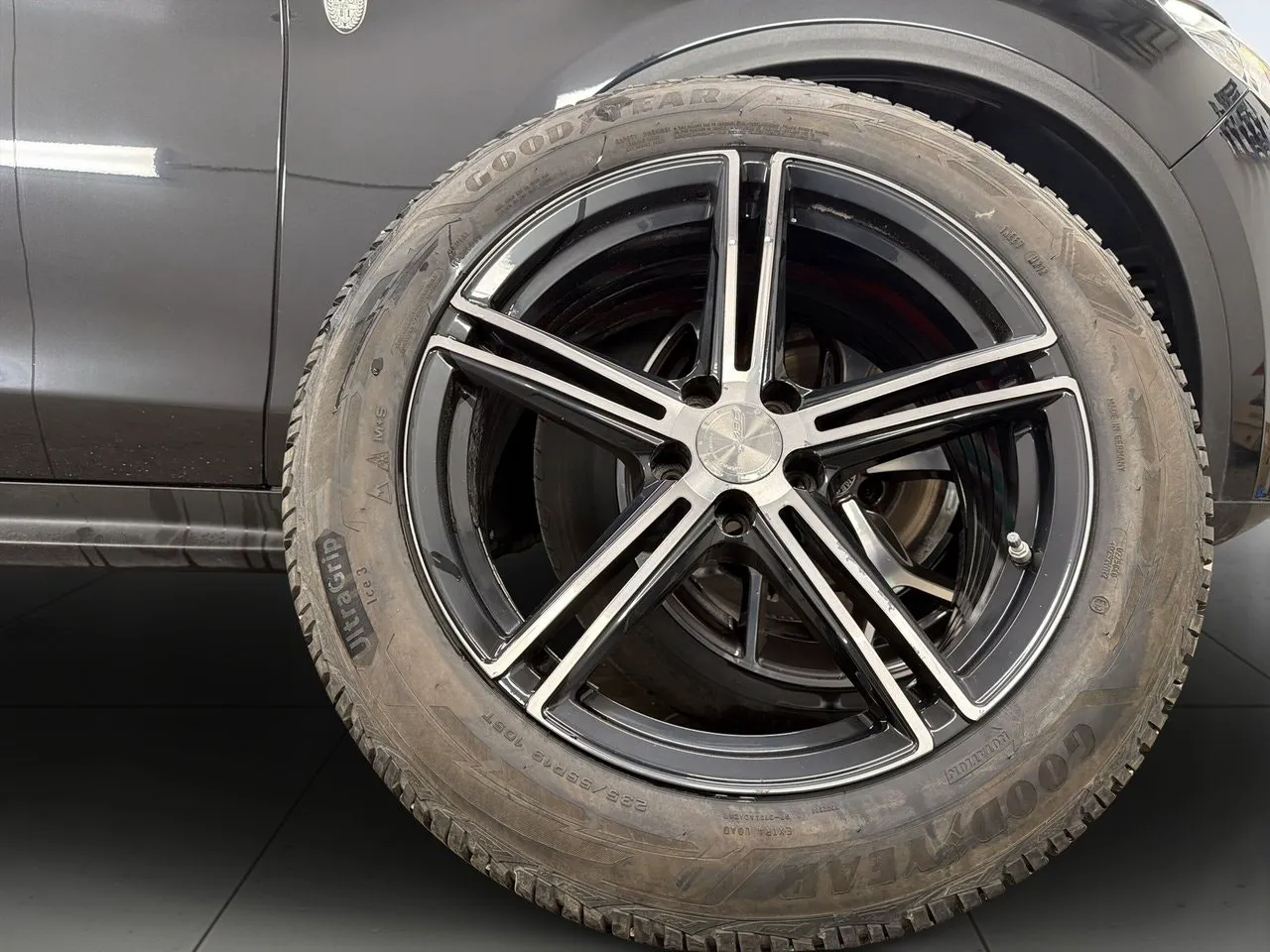 Vehicle image 13