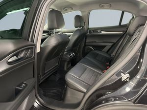 Alfa Romeo Stelvio bild 13