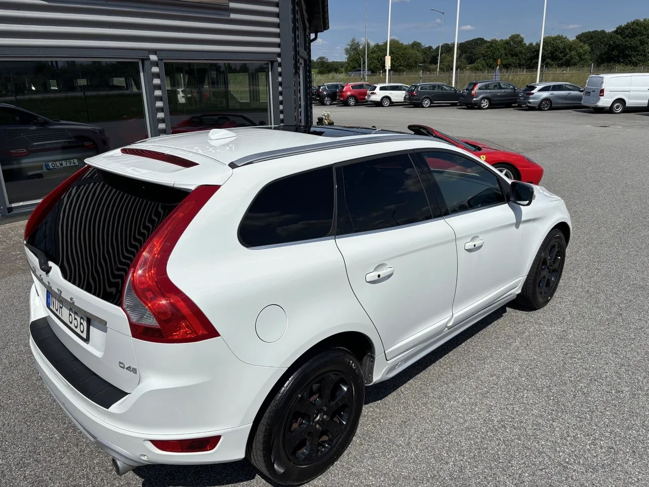 Vehicle image 4