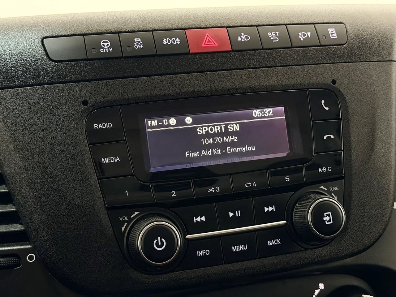 Vehicle image 19