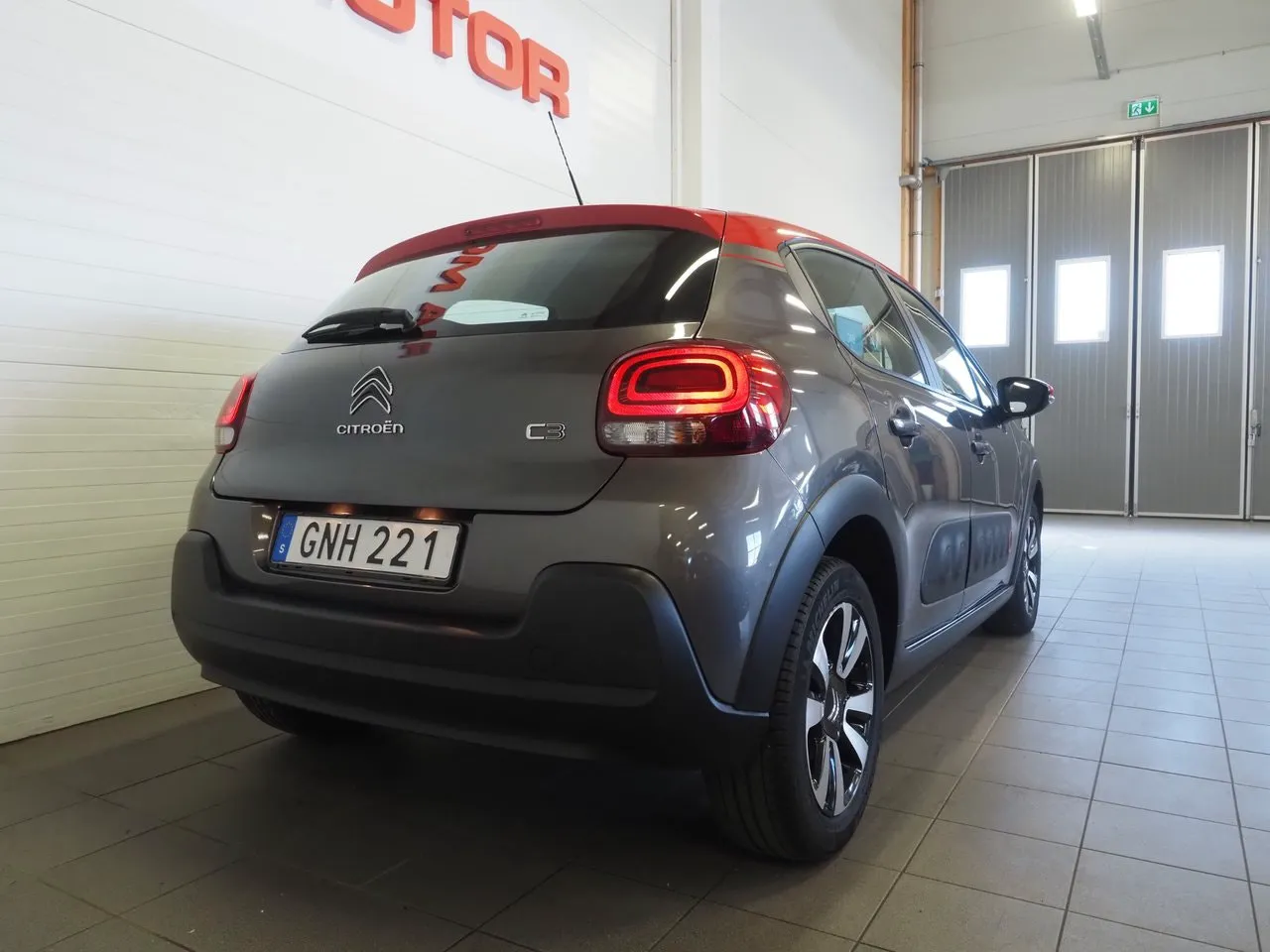 Vehicle image 5