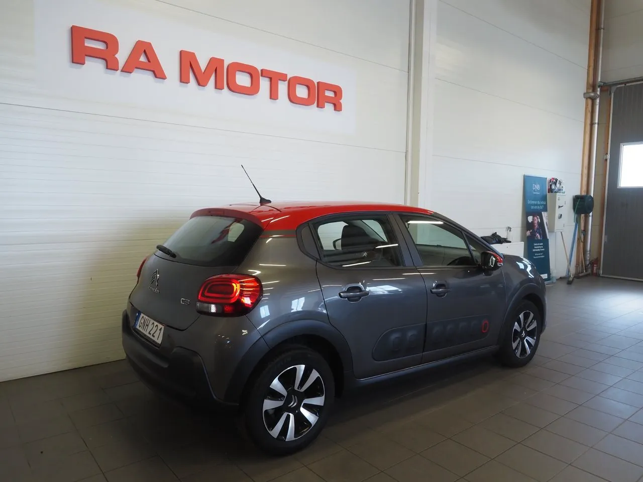 Vehicle image 4