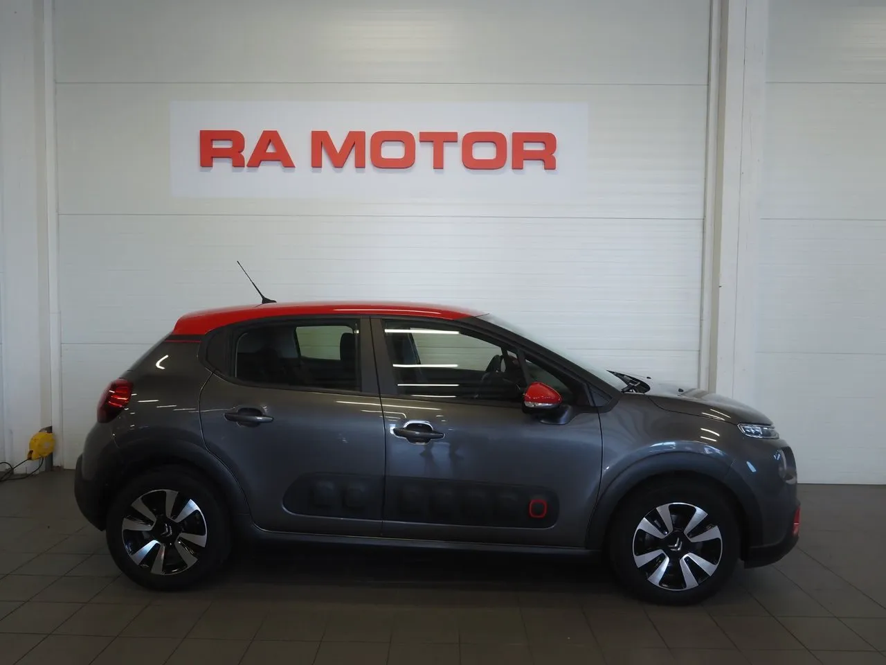 Vehicle image 3