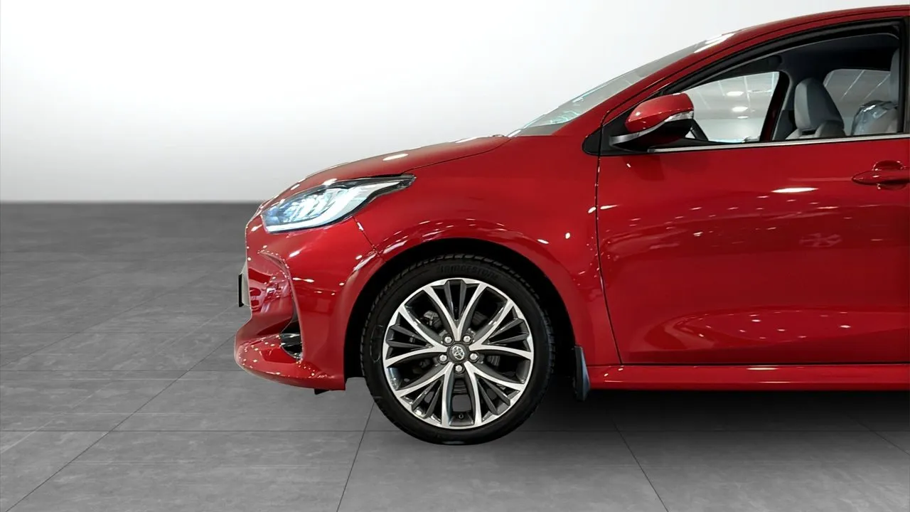 Vehicle image 8