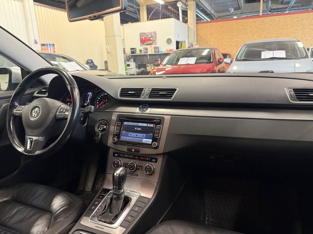 Vehicle image 10