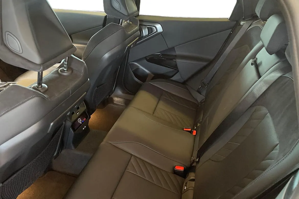 Vehicle image 21