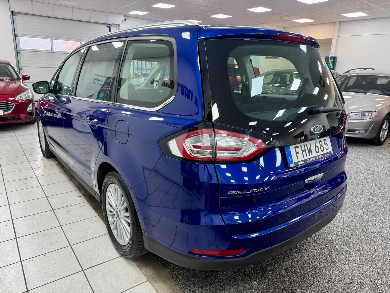 Vehicle image 19