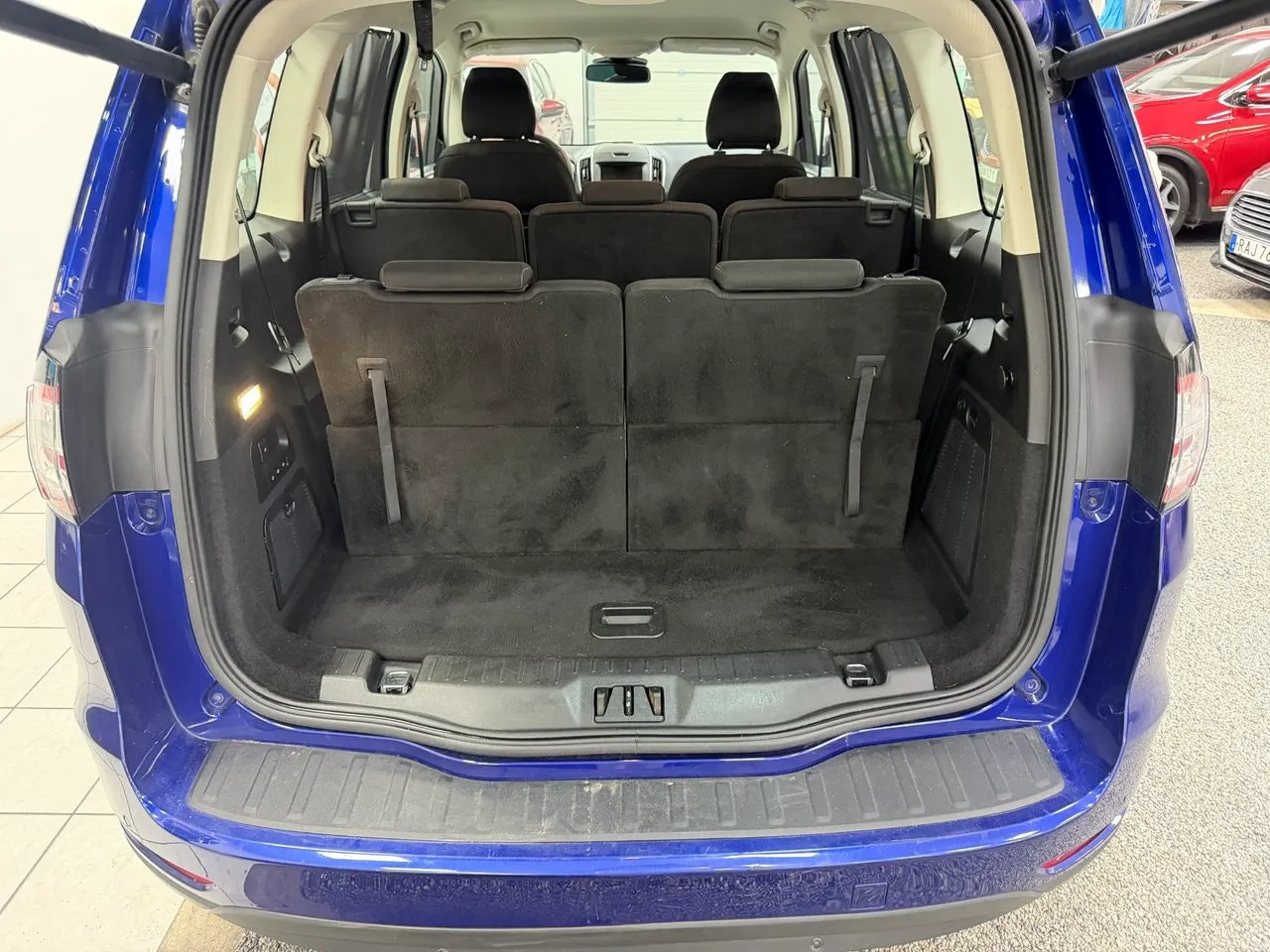 Vehicle image 14