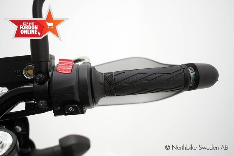 Suzuki GSR bild 21