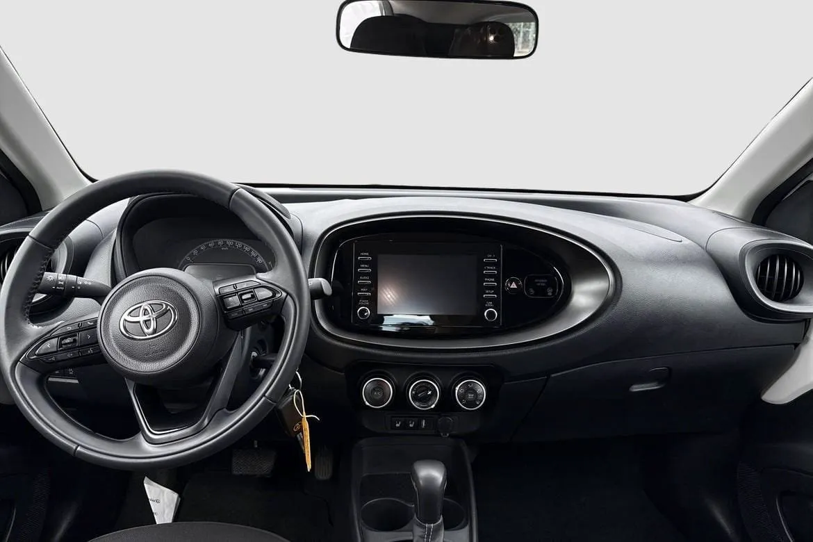 Vehicle image 9