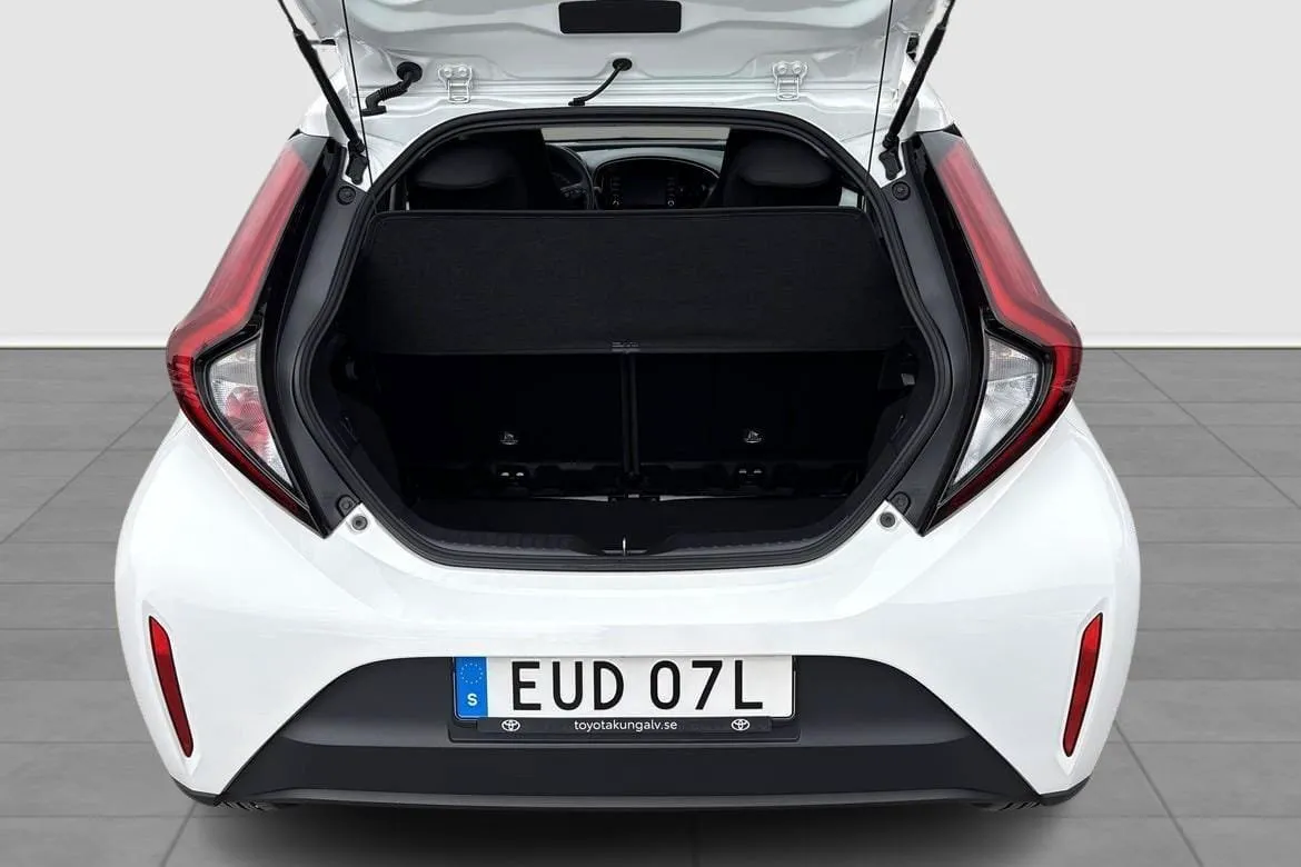 Vehicle image 11