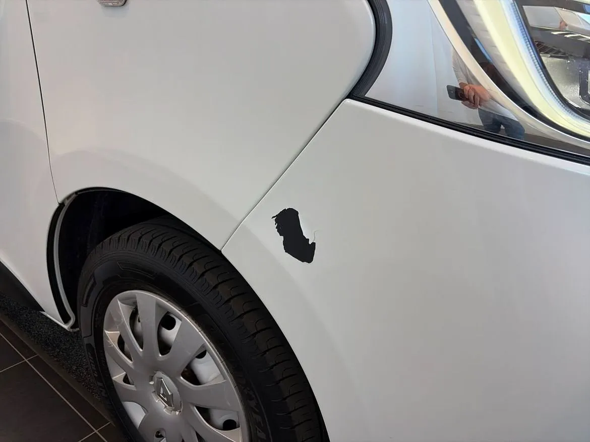 Vehicle image 15