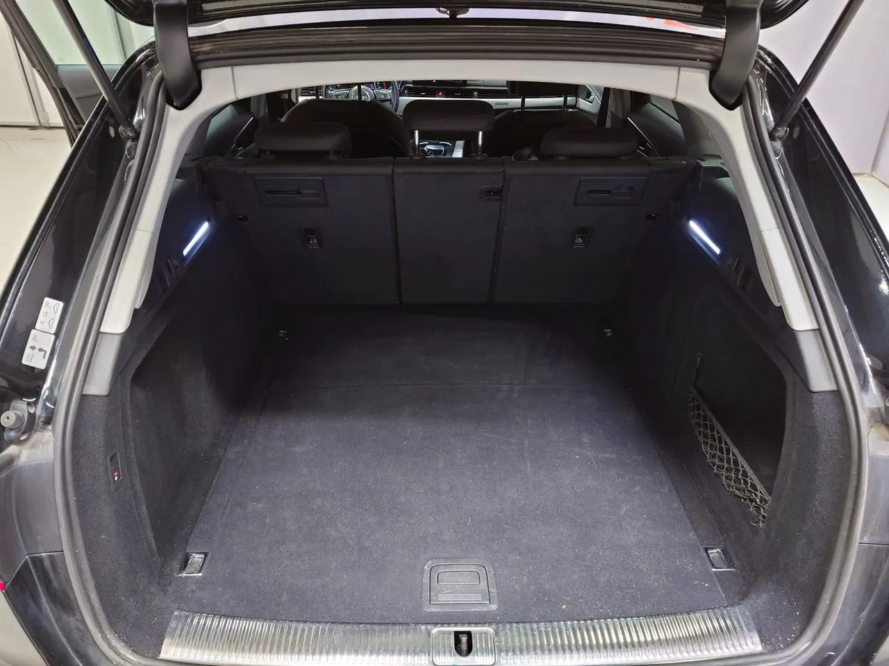 Vehicle image 14