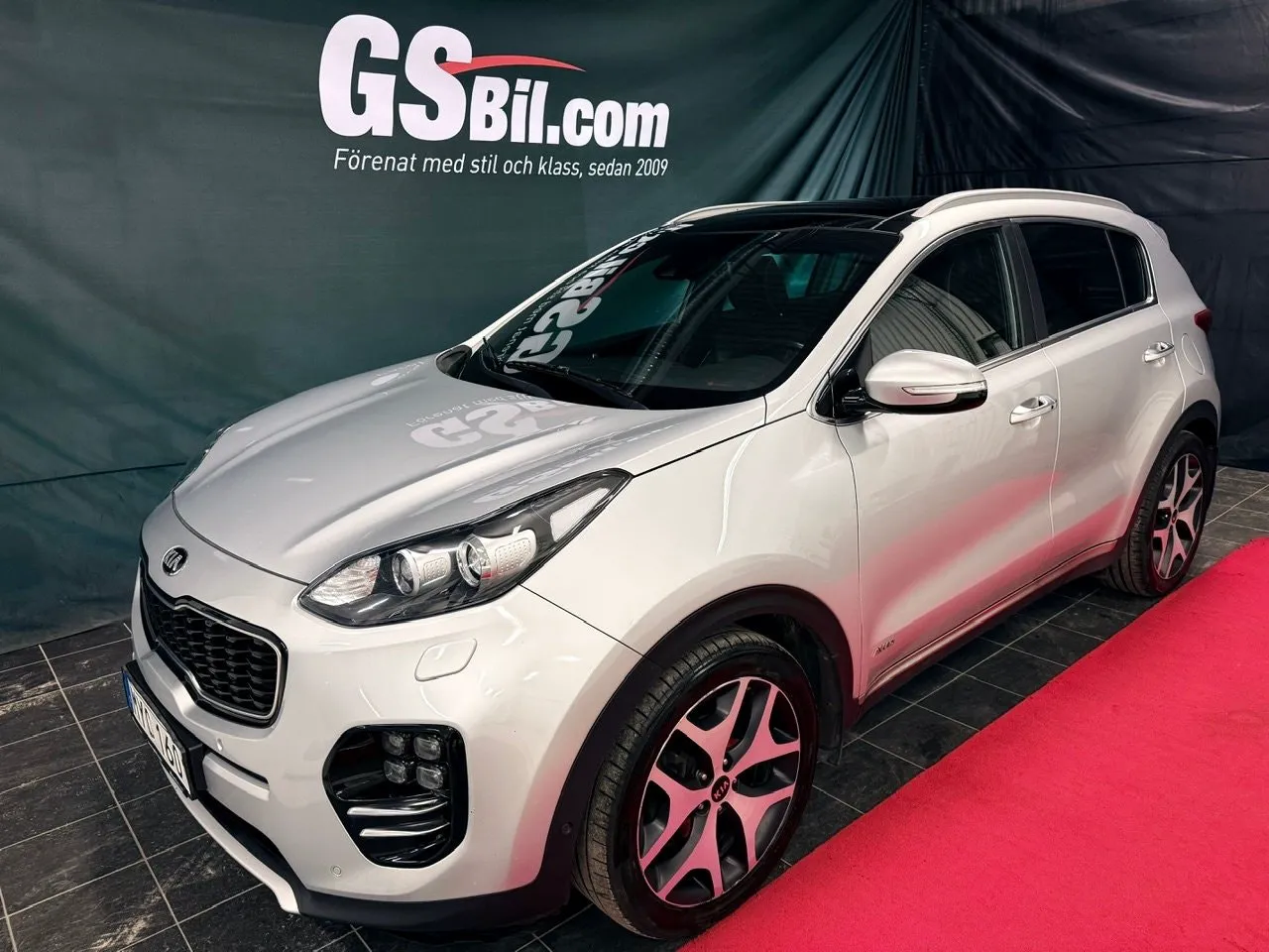 Vehicle image 4