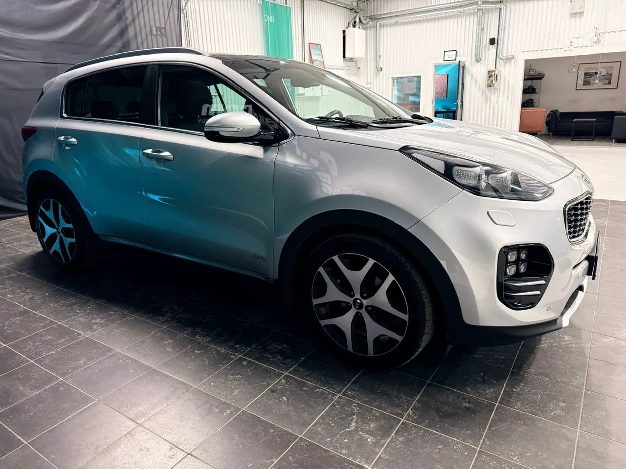 Vehicle image 6
