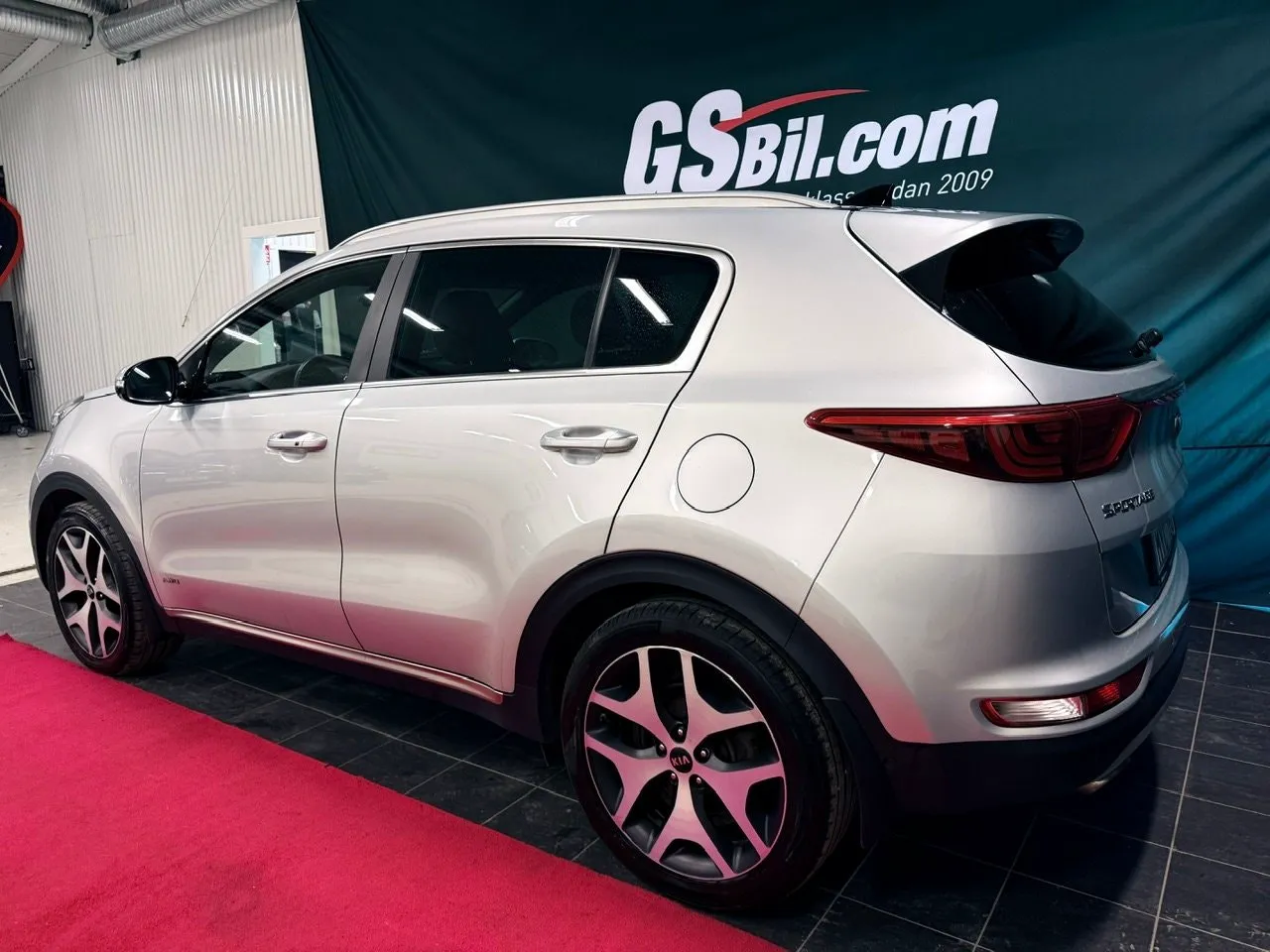 Vehicle image 9