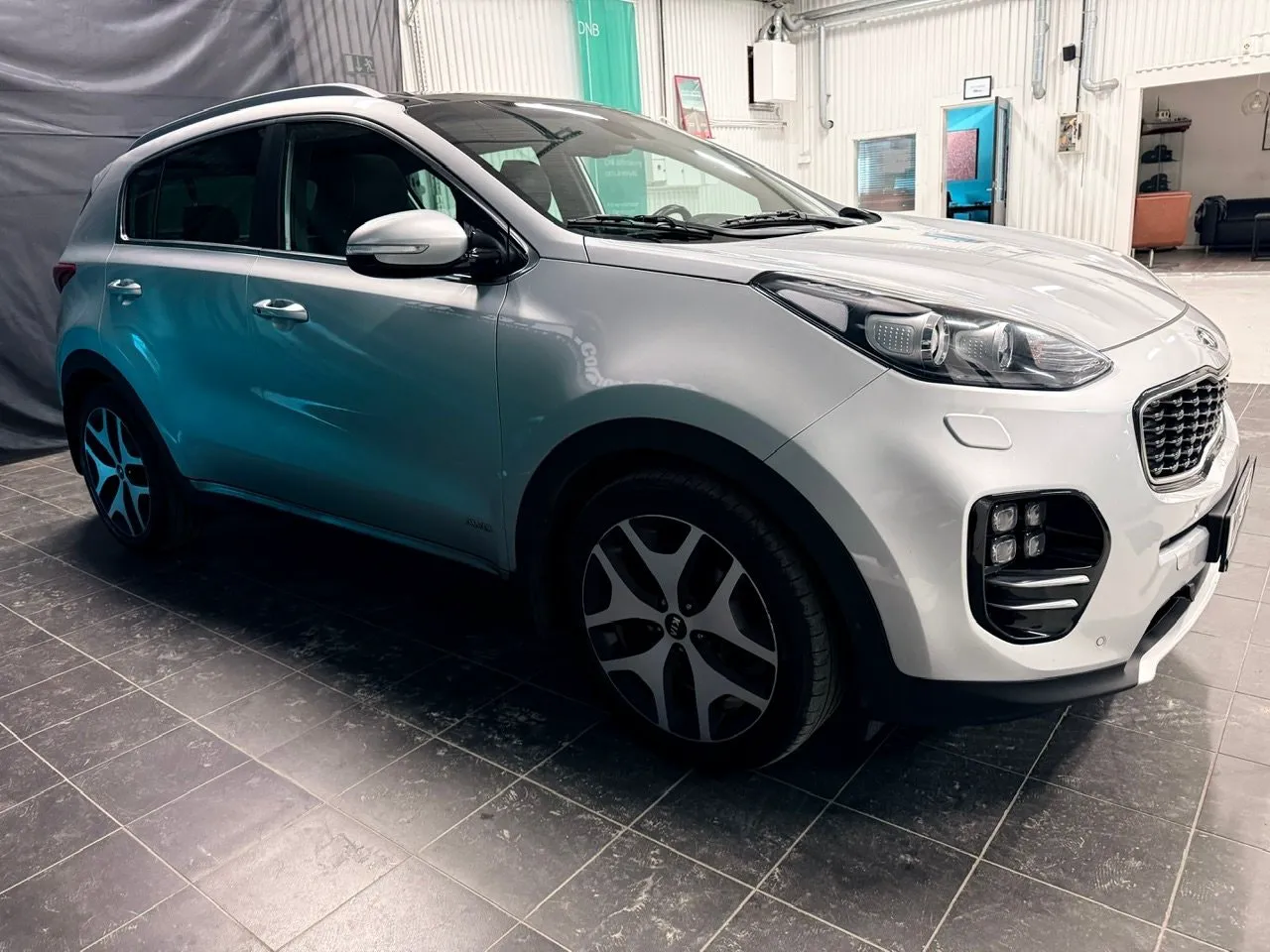 Vehicle image 5