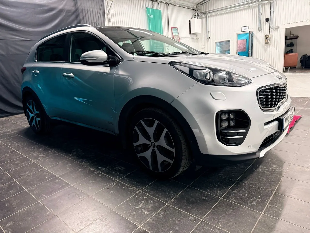 Vehicle image 7