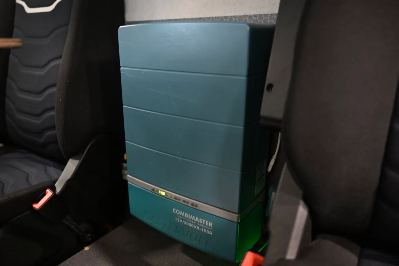 Vehicle image 25
