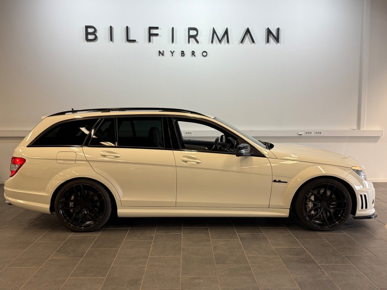 Mercedes C63 AMG