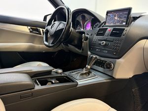 Mercedes C63 AMG bild 7