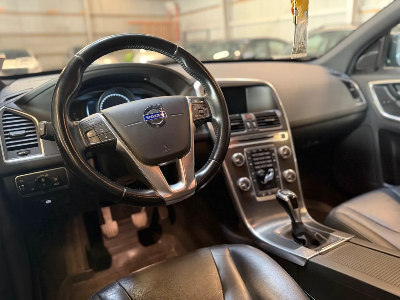 Vehicle image 14