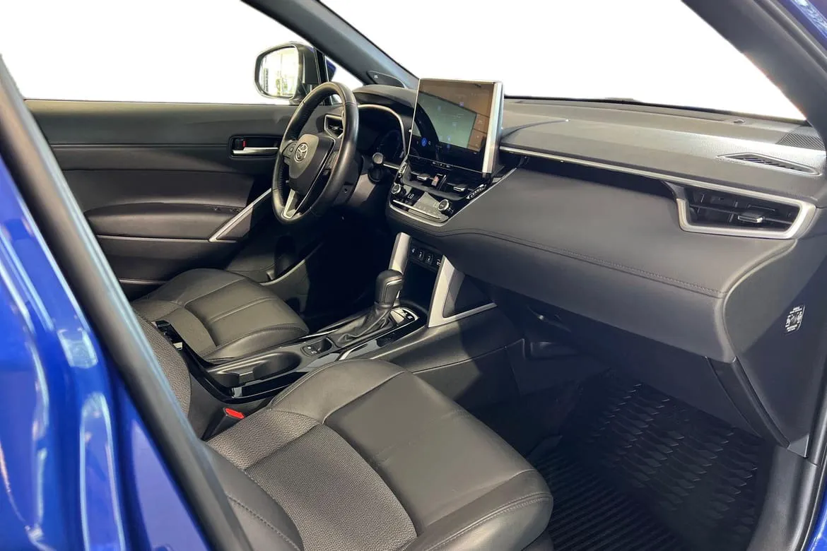 Vehicle image 6